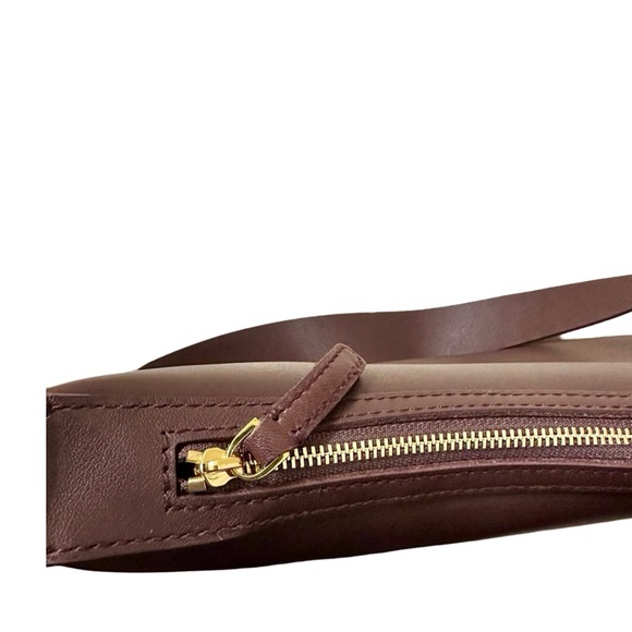 Madewell The Essential Sling Crossbody Bag in Chocolate Raisin - Picture 7 of 10